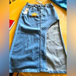 NWT jean skirt size 9 junior  waist 32-35 hip 44-48 length 43